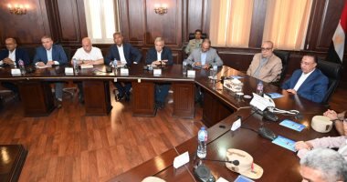 وزير الإسكان ومحافظ الإسكندرية يستعرضان موقف المشروعات الاستراتيجية المتكاملة