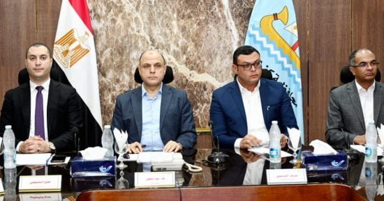 وزير الإسكان ومحافظ كفر الشيخ يستعرضان موقف خدمات مياه الشرب والصرف