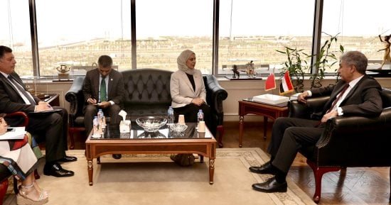 مصر والبحرين تبحثان سبل التعاون المشترك فى مجال السياحة والآثار