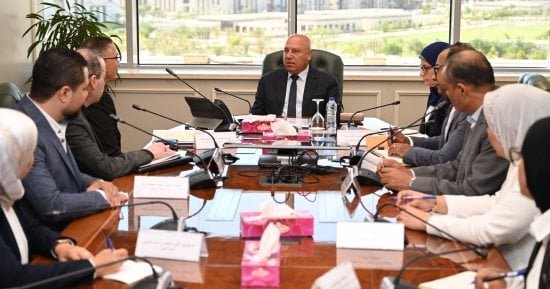 وزير الصناعة يبحث مع رئيس شركة تكنولوجيا الحديد إنشاء مصنع لإنتاج الأبواب المصفحة