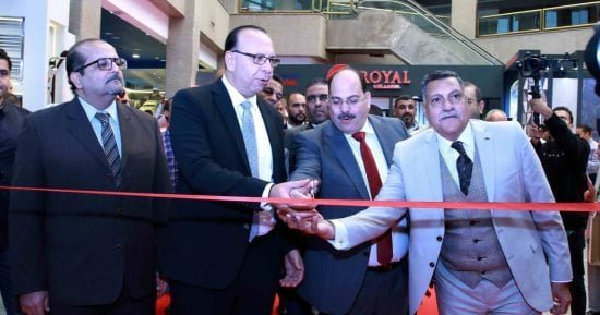 رئيس هيئة المعارض يفتتح معرضاً للسيراميك والبورسلين