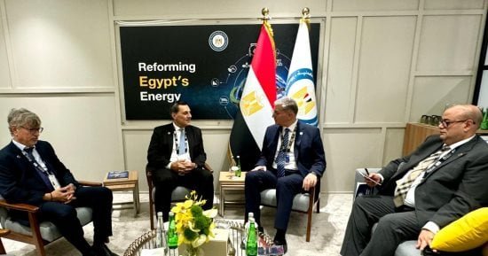 جلسة مباحثات لوزير البترول مع رئيس شركة إنرجين العالمية جلسة مباحثات لوزير البترول مع رئيس شركة إنرجين العالمية