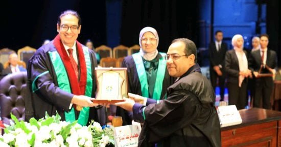 كلية الاقتصاد والعلوم السياسية تكرم صالح الشيخ فى حفل تكريم أبرز خريجيها
