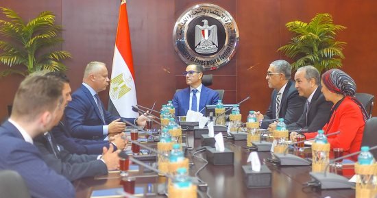 وزير الاستثمار يستعرض مع بادما البولندية مشروع تصنيع الأثاث المنزلي بالعلمين الجديدة