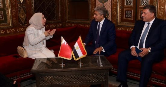 وزير السياحة والآثار يلتقى وزيرة السياحة فى مملكة البحرين