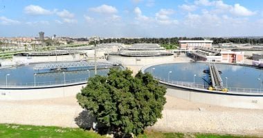وزير الإسكان يتفقد محطة معالجة مياه الصرف الصحى بالجبل الأصفر